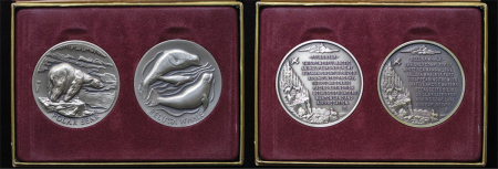 USA. Americas Natural Legacy boxed set of two silver medallions. Circa 1970. 