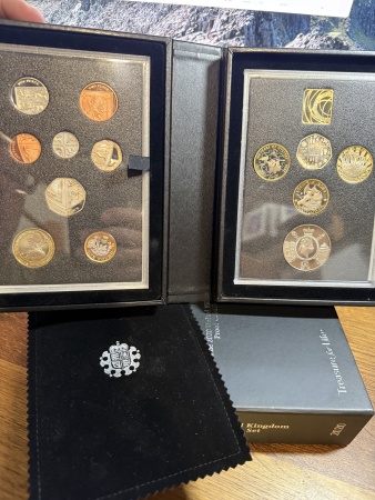 United Kingdom 13 Proof Coin Year set. 2020.